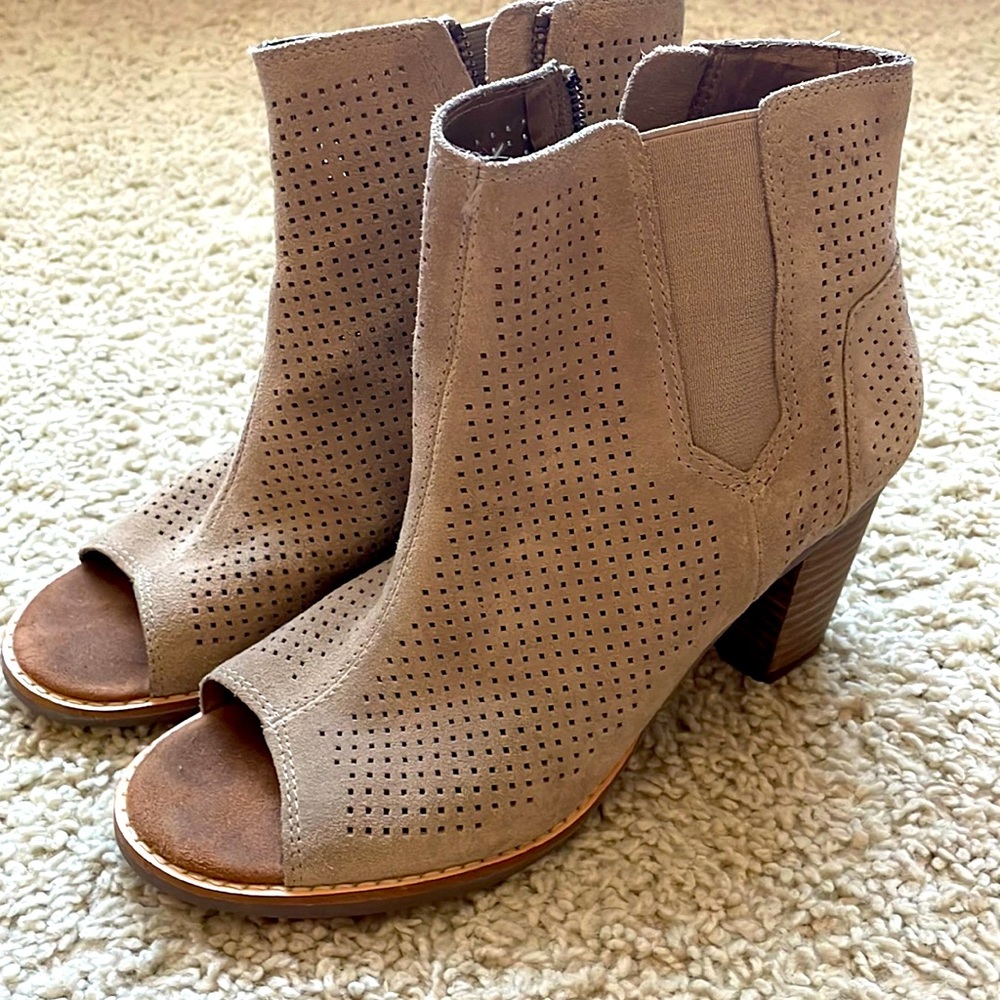 Transitional fall bootie